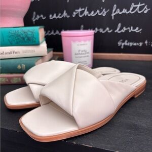 Vionic Cream Slide Sandals